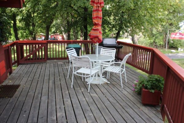 View of the deck with table, chairs and gas grill