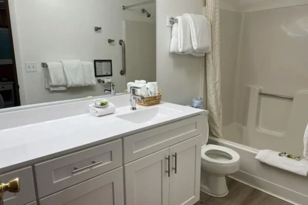 View of the bathroom with tub/shower